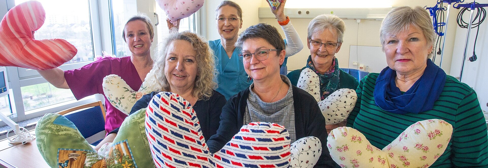 Übergabe der Herzkissen