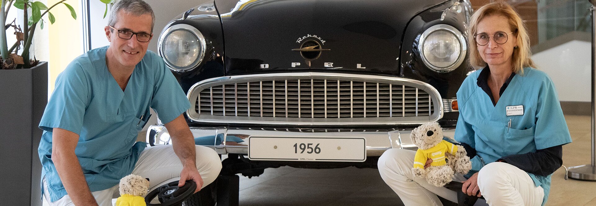 Ärzte mit Spielzeug