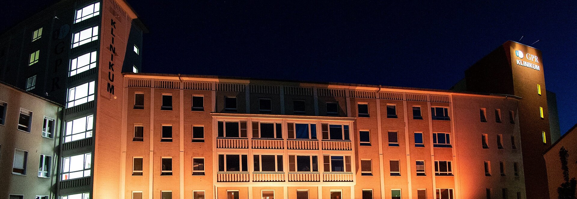 GPR Klinikum orange beleuchtet