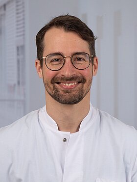 Portraitfoto Dr. Manuel Hermann Dr. med. Manuel Herrmann, EFWH MBA