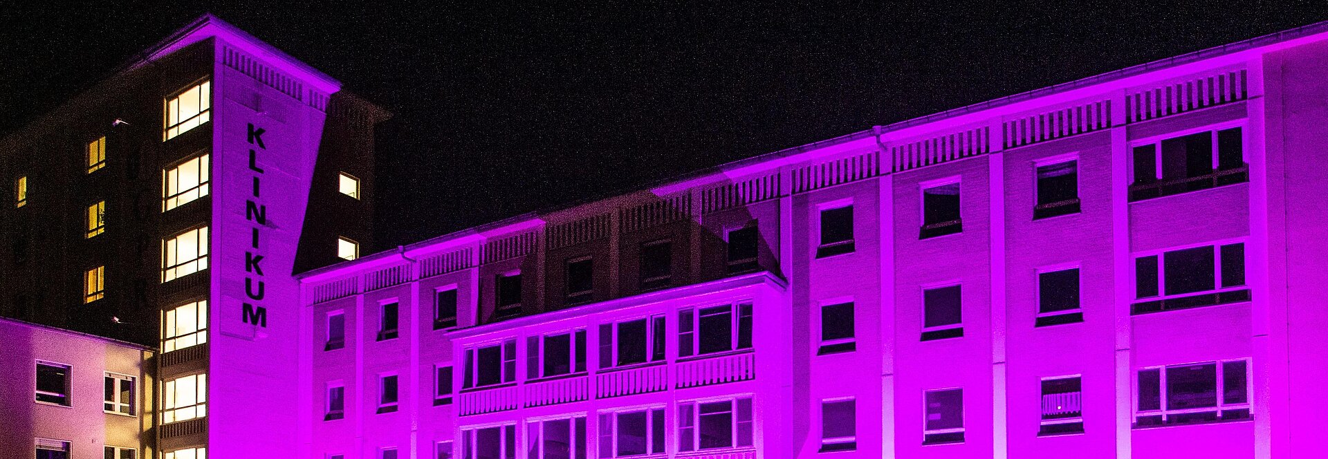 Gebäude in lila
