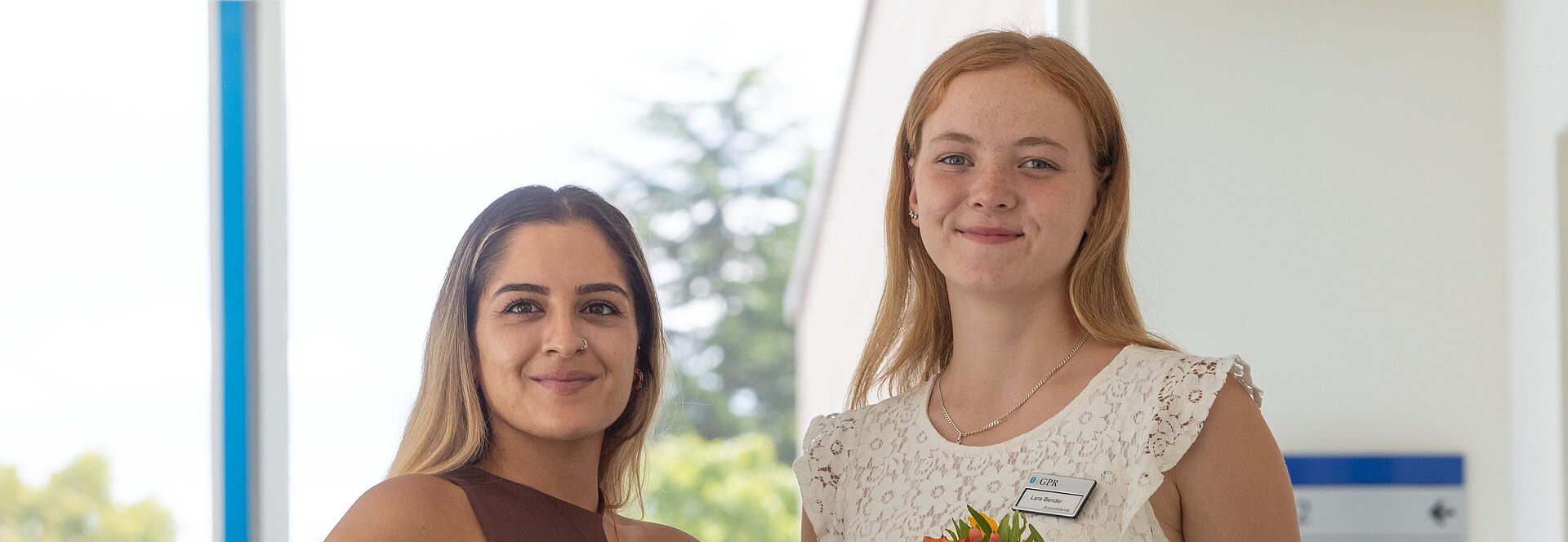 Zwei neue Auszubildende zur Kauffrau im Gesundheitswesen