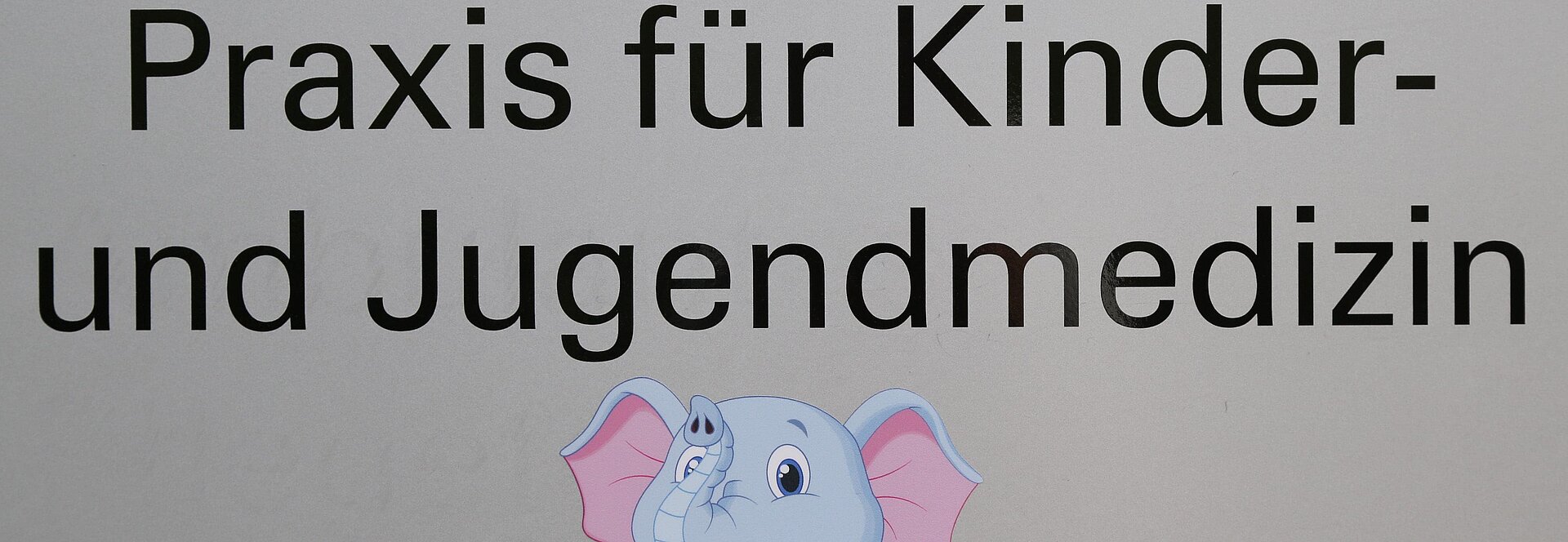 Praxisschild Kinder- und Jugendmedizin