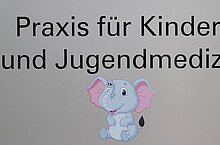 Praxisschild Kinder- und Jugendmedizin