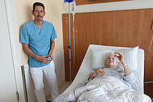 Dr. Koeth und Patientin