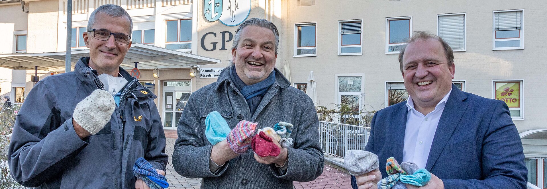 Übergabe Babystricksachen Jens Grode