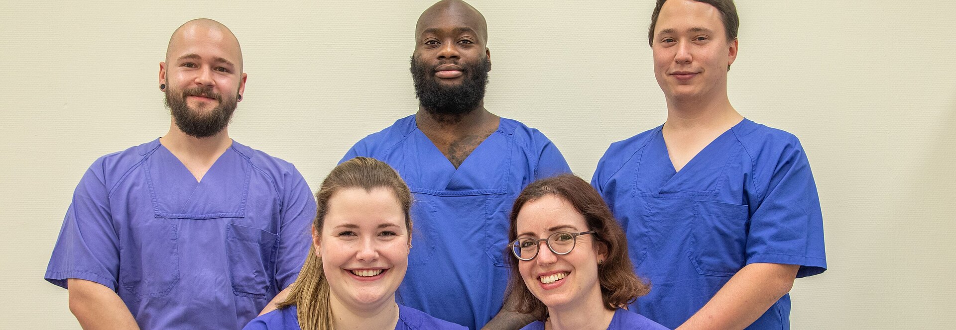 Es zeigt den Kurs der erfolgreichen Absolventen. Von links nach rechts Philipp Schmidt, Stefanie Fischer, Mark Sally, Laura Nauth und Thorsten Jöris