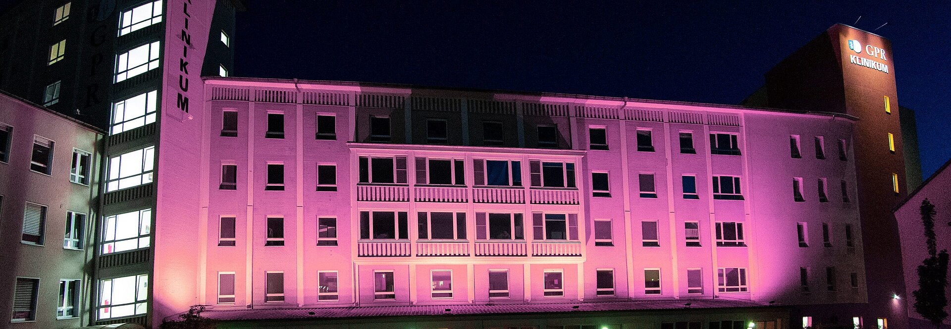 GPR Gebäude pink beleuchtet