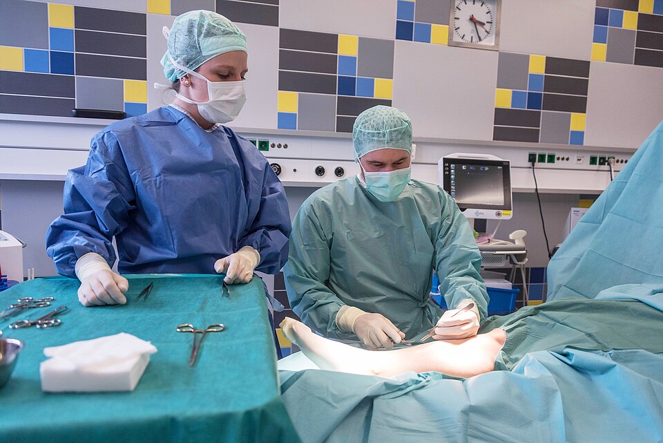 Operation am Bein der Gefäßchirurgie