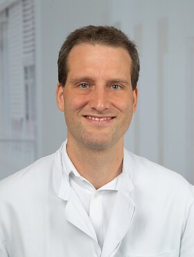 Portraitbild Dr. Macel Féchir Dr. med. Marcel Féchir