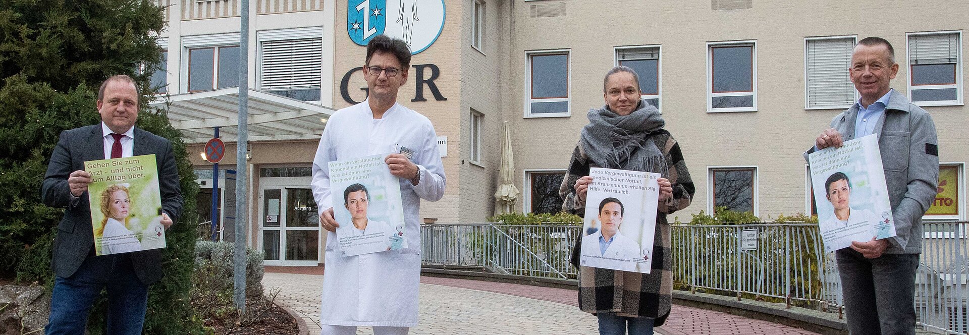 Mit Plakaten und Aktionen informieren Kreis Groß-Gerau und GPR Klinikum Rüs-selsheim über das Modellprojekt Medizinische Soforthilfe nach Vergewaltigung. 