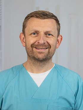 Dr. Oliver  Bleiziffer