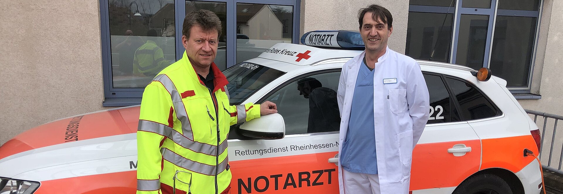 Notarztwagen mit Ärzten