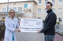 KD Überdachung aus Rüsselsheim spendet 5.000 Euro an Klinik 