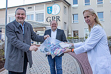 Jens Grode spendet Babysöckchen