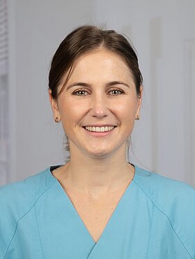 Dr. Med, Martina Overton