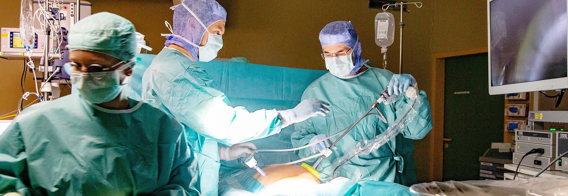 Operation mit Lapraskop im Bauchraum